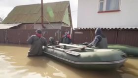 Inundații catastrofale în Rusia! În unele localități se mai poate circula doar cu barca